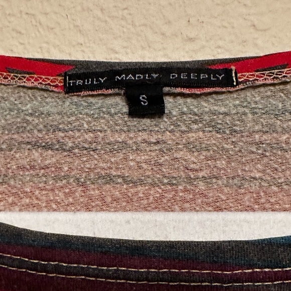 Truly Madly Deeply Pullover Sweater with Pockets Tribal/Aztec Print Size Small - Picture 3 of 6